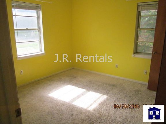 5th image of 502 Joe Morse Dr