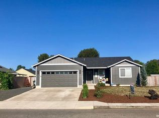 865 29th Ave, Sweet Home, OR 97386