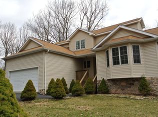 3187 Hamlet Dr, Tobyhanna, PA 18466