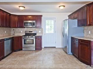 270 N Cedar St, N Massapequa, NY 11758