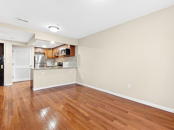4th image of 17218 Jamaica Ave APT 504