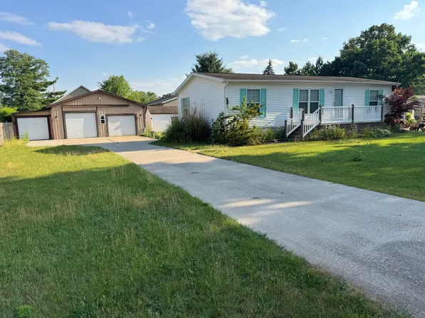8160 E Ray Dr, Newaygo, MI 49337