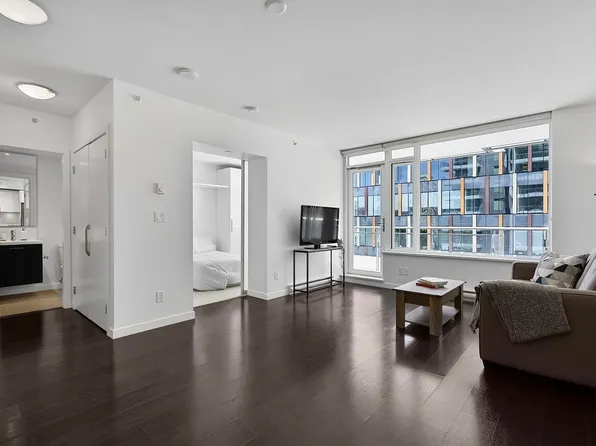 6333 Silver Ave #703, Burnaby, BC V5H 0C3
