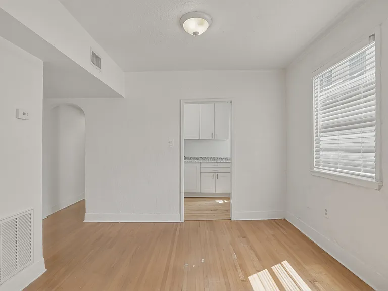 3218 W Santiago St — Photo 9