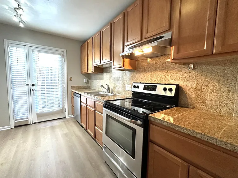 Pershing North — Photo 1