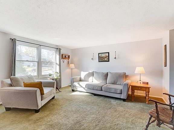 5th image of 801 Laverty Ln