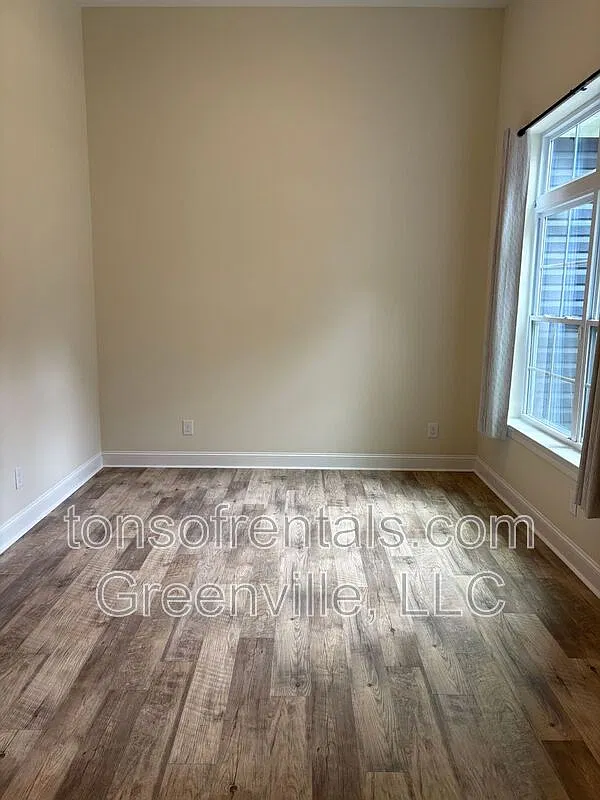 4 bed, 2.5 bath, 2374 sqft, $2,995 — Photo 3