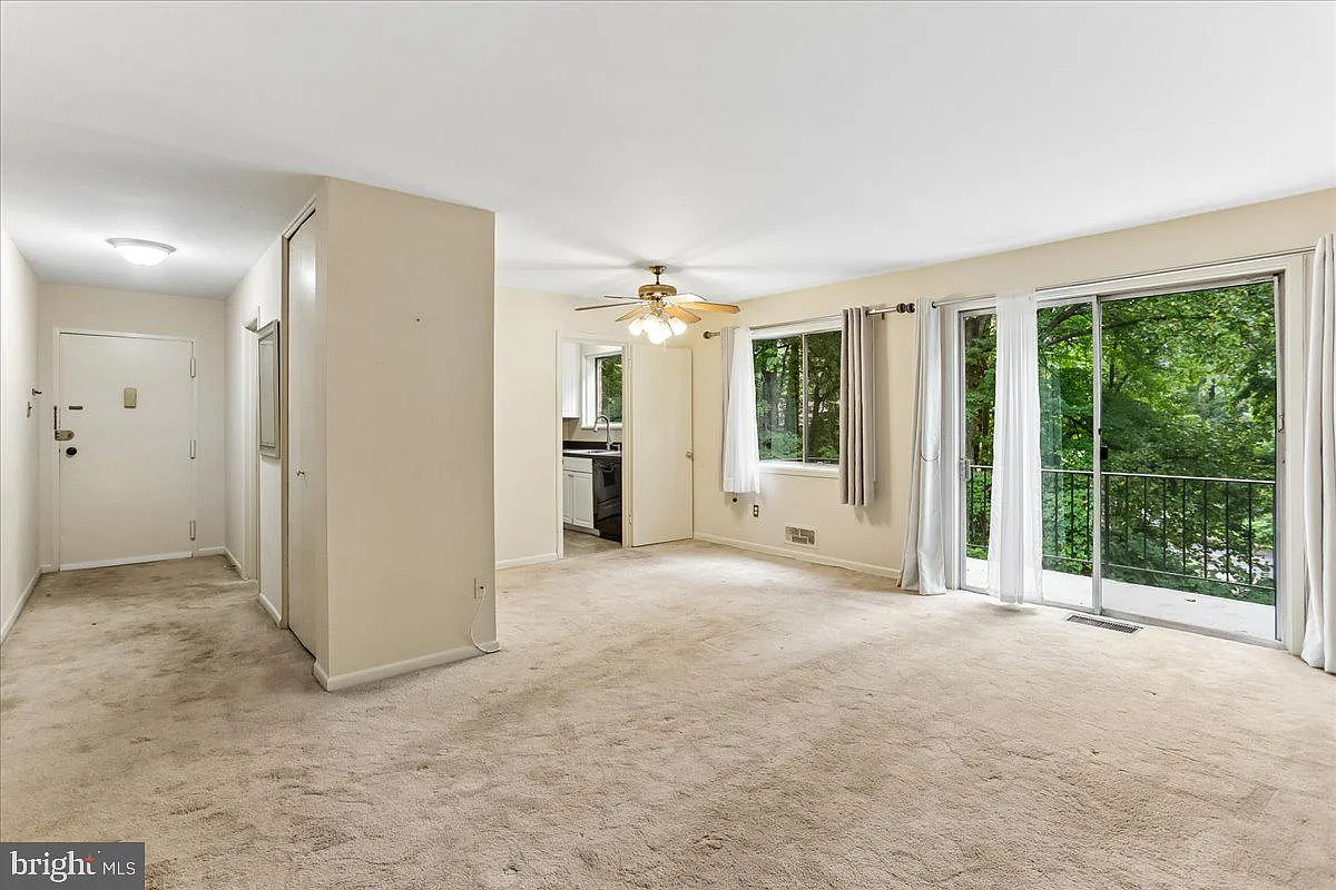 10512 Weymouth St — Photo 4