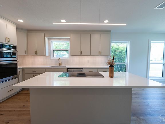 2nd image of 701 Rockland St