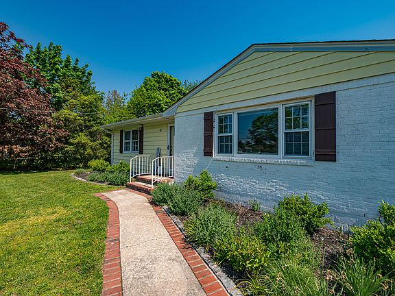 2nd image of 27 Sunset Ave
