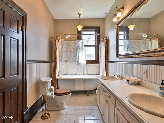15th image of 203 N McCombs St