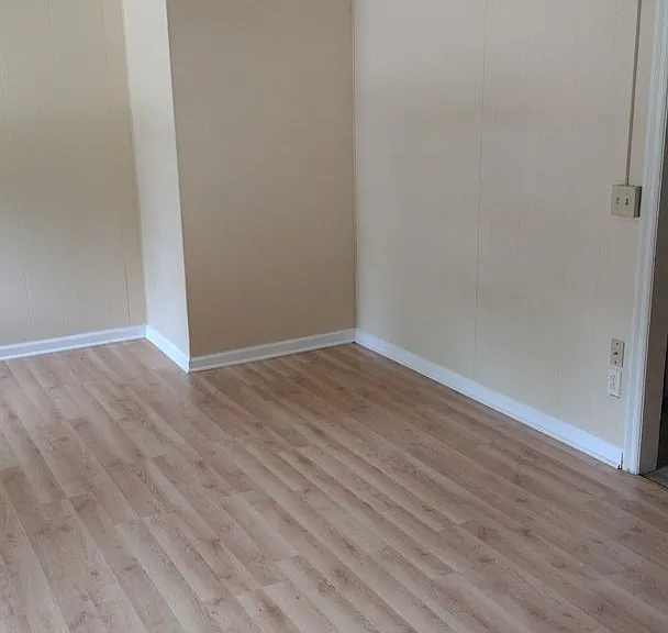 2204 E University Ave — Photo 3