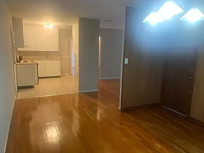 1411 Greenbrier Dr — Photo 4