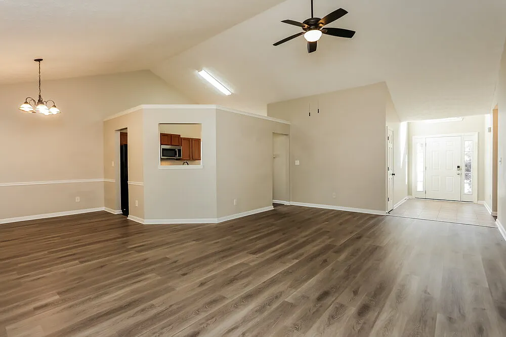 3 bed, 2.0 bath, 1902 sqft, $2,385 — Photo 4