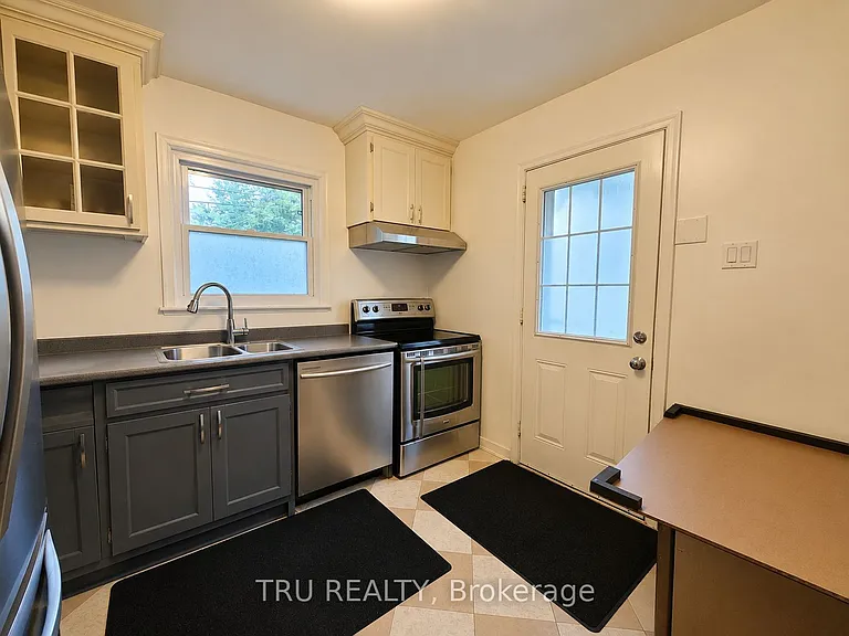 28 Arundel Ave — Photo 11