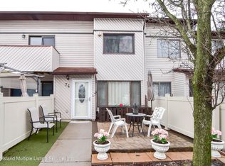 76 Wolkoff Ln, Staten Island, NY 10303