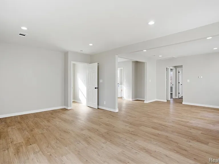 14615-14617 Winthrop St — Photo 37