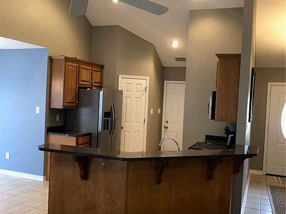 3rd image of 5475 Stratford Ln