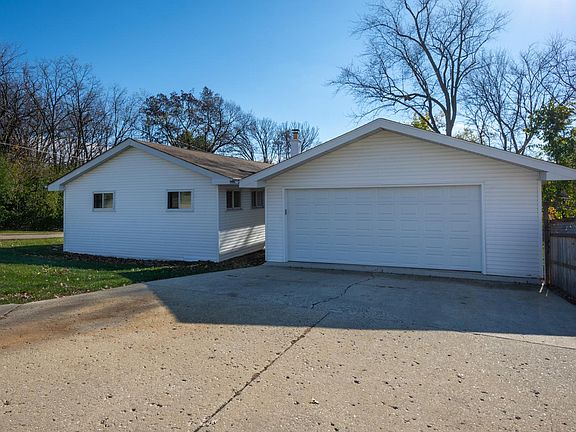 3rd image of 24707 W Highwoods Dr