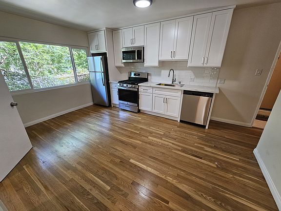 3rd image of 3916 Kentucky Dr APT 2