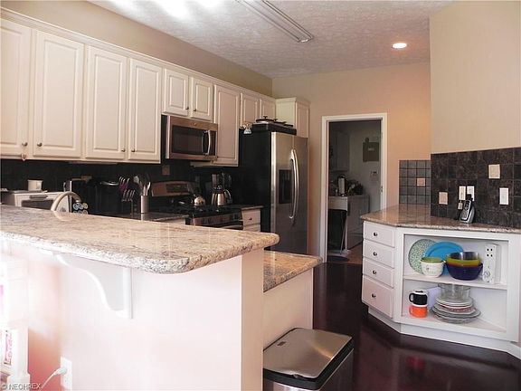 3rd image of 33265 Fairport Dr