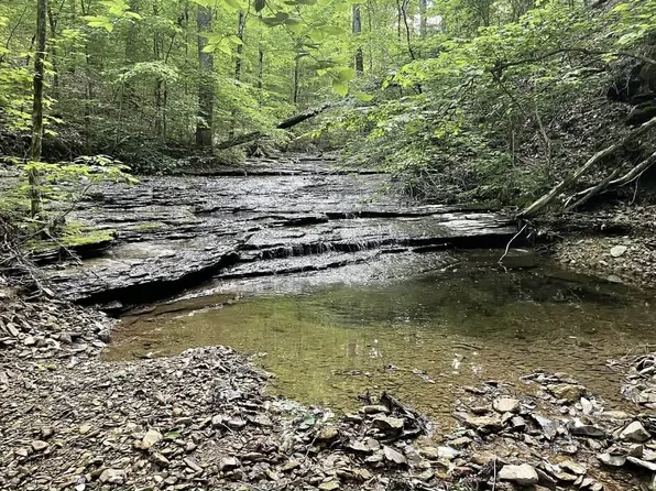 1013 Valencia Ct, Ashland City, TN 37015