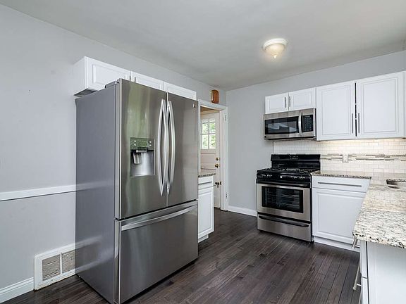 5th image of 4574 Xerxes Ave N