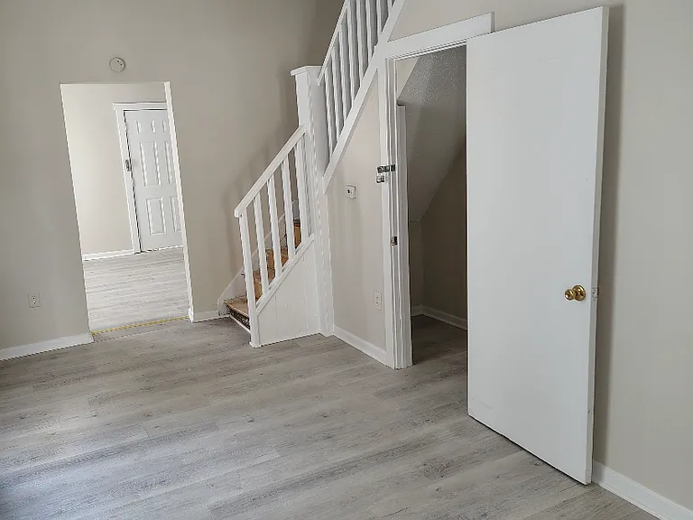 30 N Bradley Ave — Photo 9