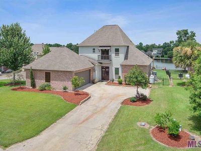 11696 River Highlands Dr, Saint Amant, LA, 70774