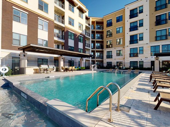 900 Lake Carolyn Pkwy APT 404