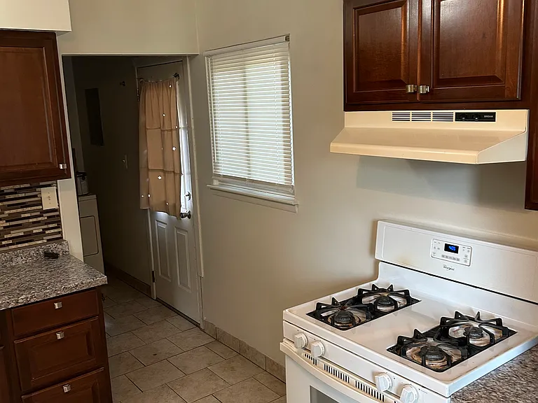 25514 Ross St — Photo 7