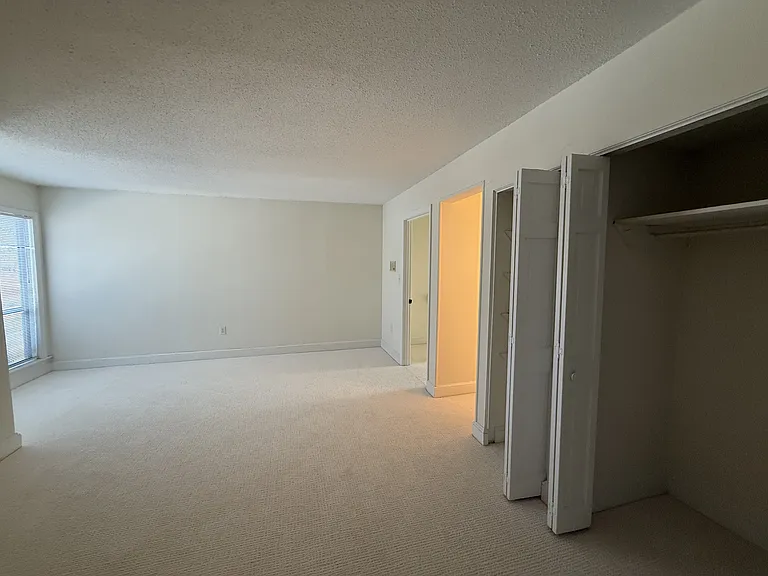 155 Beaufort Ct — Photo 10