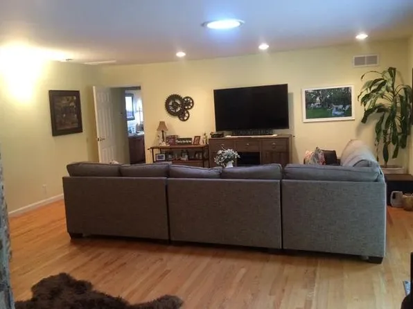 1441 Thurlene Rd, Glendale, CA 91206
