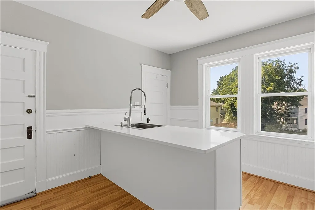 4 bed, 2.0 bath, 1500 sqft, $4,000 — Photo 4