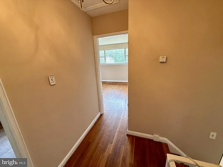 7104 Adelphi Rd — Photo 11