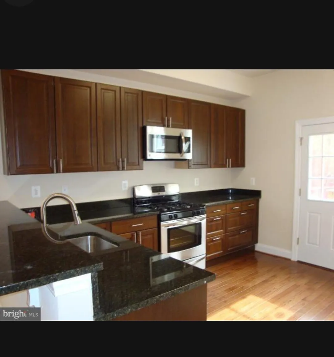 4 bed, 1800 sqft, $6,413 — Photo 3