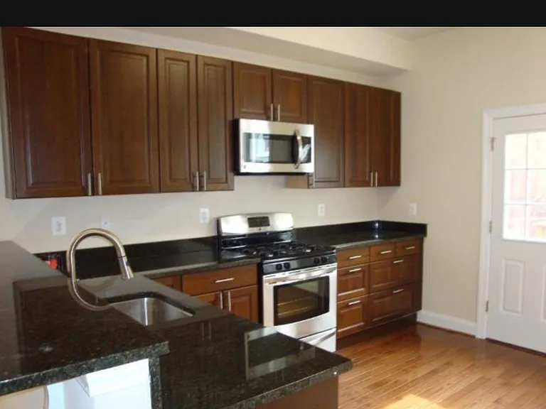 752 Gresham Pl NW — Photo 3