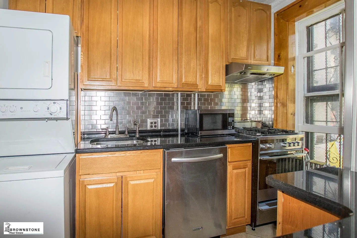 283 Pacific St — Photo 3