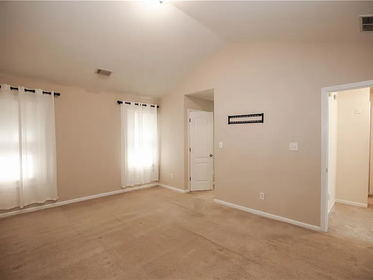 1005 Landover Xing — Photo 29