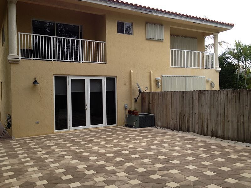 1st image of 2920 Catalina St