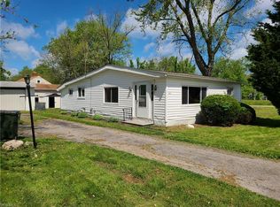 582 Kenilworth Ave, Sheffield Lake, OH 44054