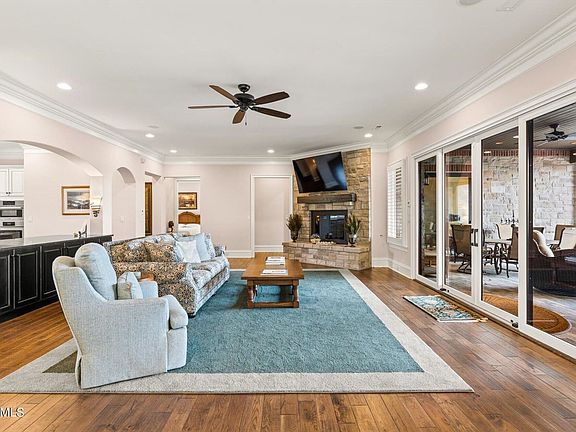 3rd image of 7230 Wellsley Manor Way