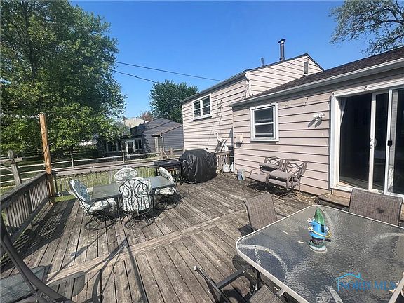 2nd image of 220 Edgewood Dr