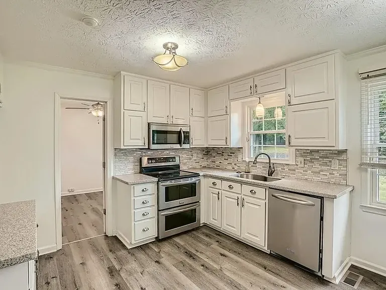 130 Grandchester Way — Photo 7