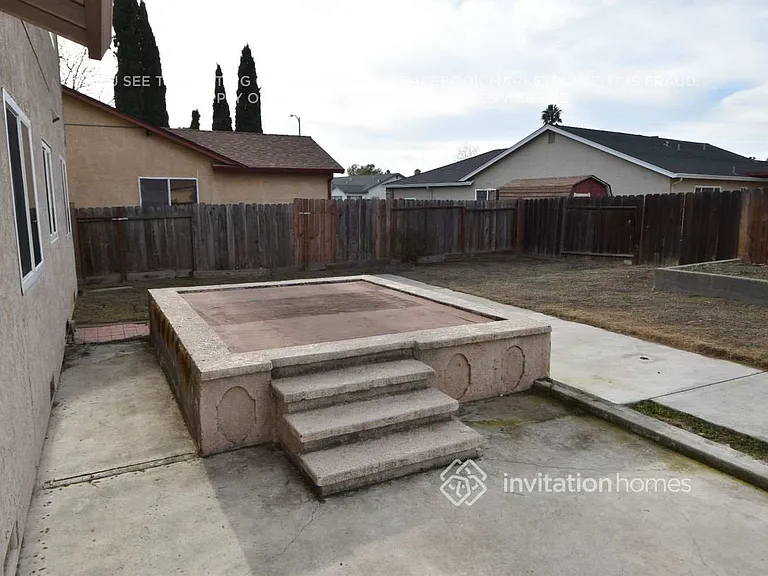 560 E Wigeon Way — Photo 16
