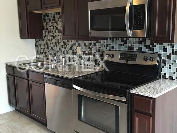 2nd image of 10253 Jasmine Ct