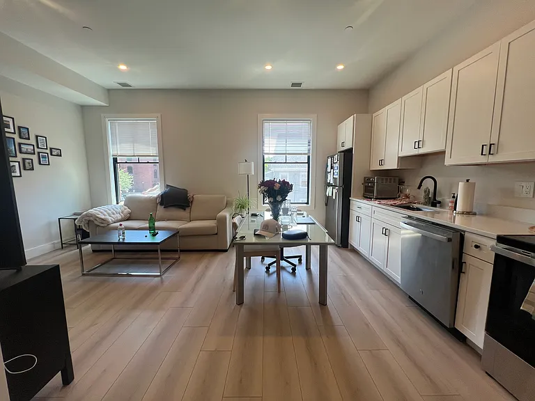 198 Albion St #204 — Photo 2
