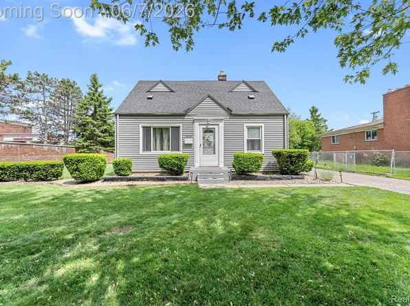 2048 Arcola St, Garden City, MI 48135