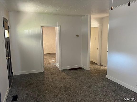 4th image of 501 Hoffman St