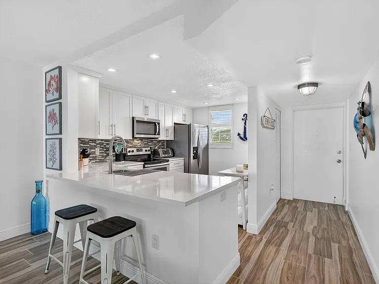 9940 S Ocean Dr #202 — Photo 5
